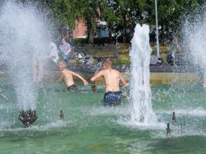 Южноуральцам рассказали, какими болезнями грозит купание в фонтане
