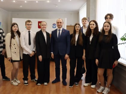 Поздравление Главы района Юрия Кузнецова с Днём молодежи