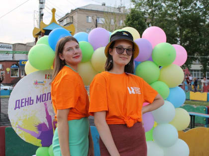 Поздравление Главы Копейска Светланы Логановой с Днем молодежи