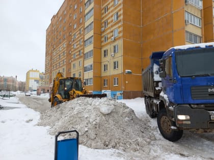 Уборка снега в Тракторозаводском районе