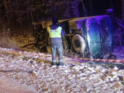 Сотрудники ГАИ устанавливают обстоятельства ДТП на Дальней Даче