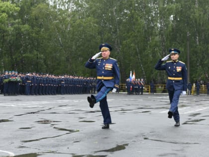 Председатель Челябинской городской Думы Андрей Шмидт принял участие в торжественной церемонии ЧВВАКУШа