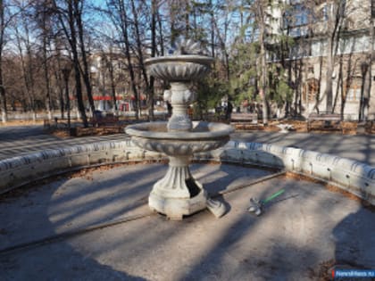 В Миассе вандалы снова сломали фонтан в машгородке