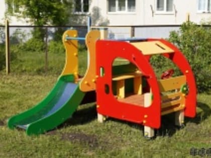 Прогулочные участки детского сада № 13 оснастили современным оборудованием