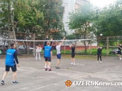 В Озерске продолжается проект «Спортивный двор»