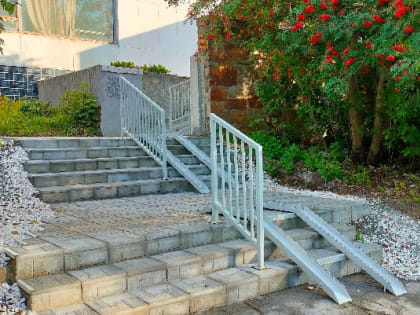 Ремонт ступеней Центральной городской библиотеки завершен