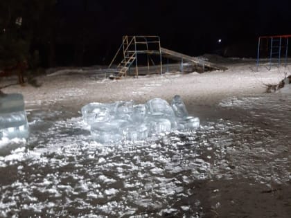В Копейске вандалы разрушили ледовый городок
