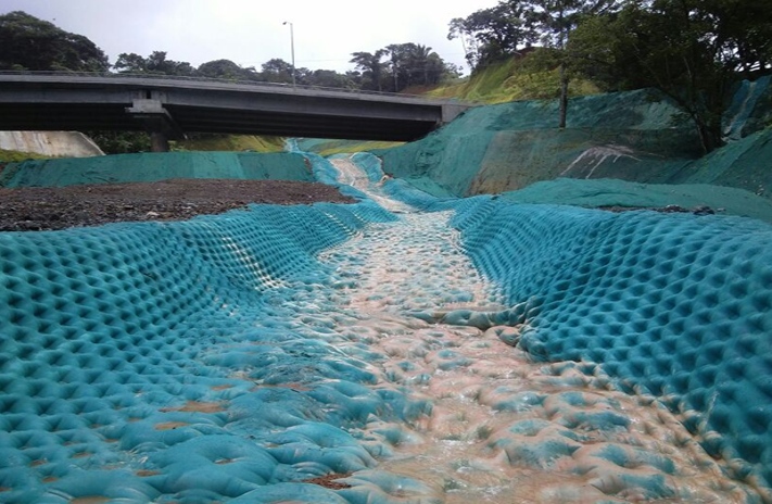 Drenaje del Puente Jhonson-Alemán en operación