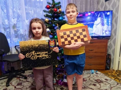 «Ёлка желаний» исполняет мечты бологовских ребят
