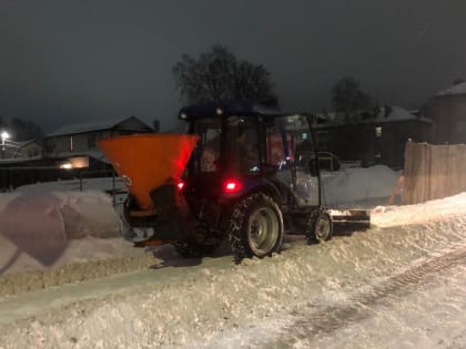 Продолжаются работы по расчистке дорог от снега