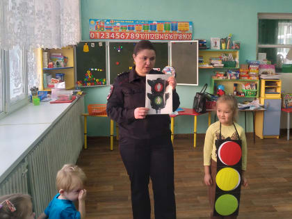 Соблюдать ПДД должно быть интересно во время занятий в игровой форме воспитанникам дошкольного учреждения Кимрского муниципального округа 