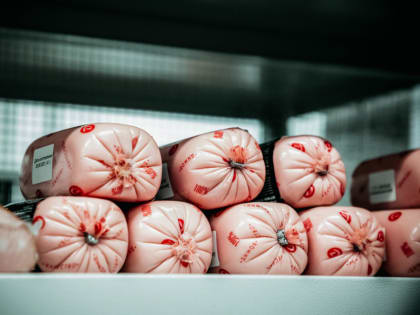 Рак, инфаркт и диабет: врач рассказала, чем опасно ультраобработанное мясо