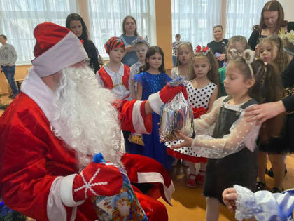 Шумно и весело проходят Новогодние ёлки