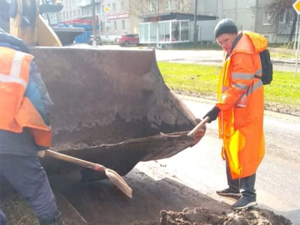 Работы по уборке и вывозу смёта с обочин дорог