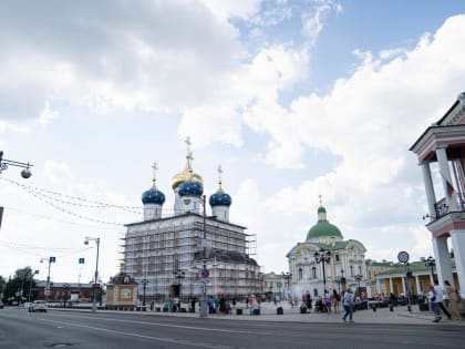 Накануне Недели всех святых митрополит Амвросий совершил всенощное бдение в Спасо-Преображенском соборе Твери