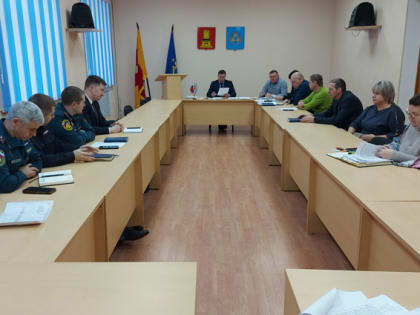 Накануне праздников в администрации обсудили вопросы жизнеобеспечения  округа