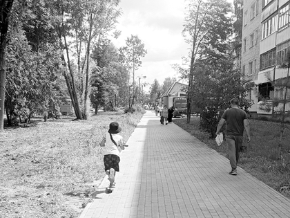 В АСФАЛЬТЕ И БРУСЧАТКЕ