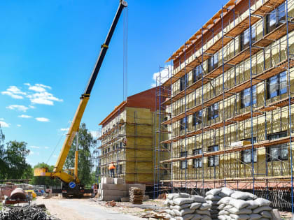В Конаковском округе Тверской области строят две новые школы, что позволит ввести 350 ученических мест