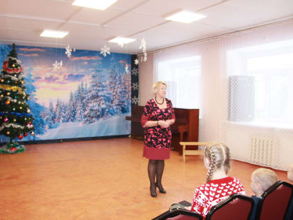 Новогодний спектакль для  многодетных  семей  и  детей участников СВО