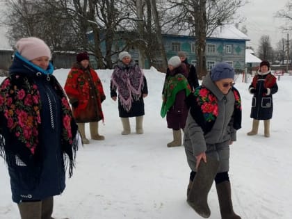 Чтоб зимою не болеть, надо валенки надеть!