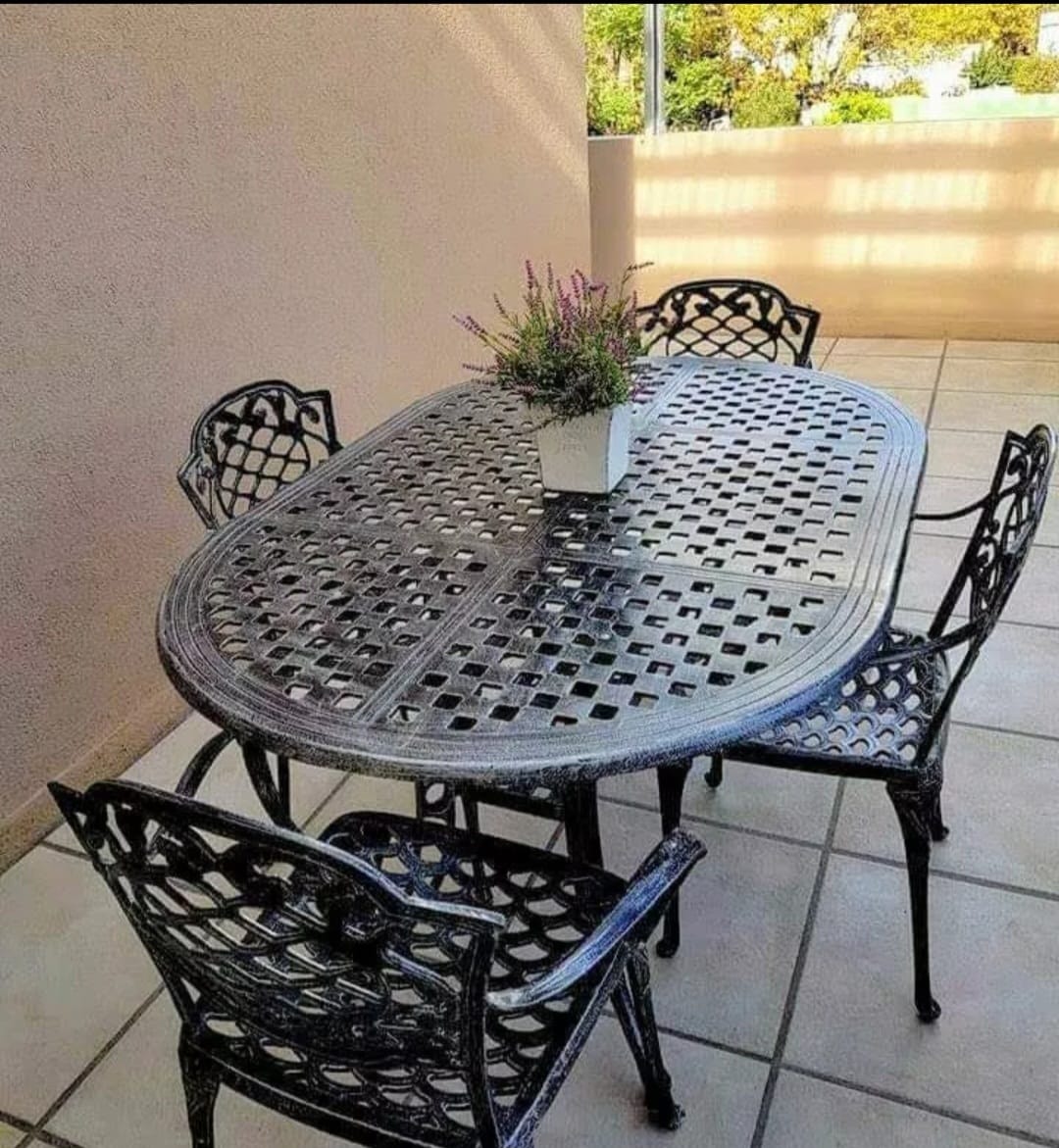 Juego de Jardín Chateu mesa oval 1,25 x 1 m + 4 sillas