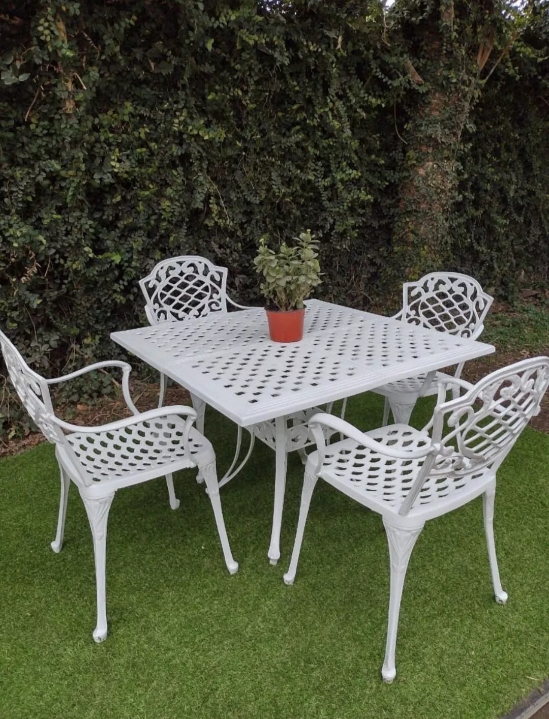 Juego De Jardín Chateu Mesa Cuadrada 1 x 1 m + 4 Sillas