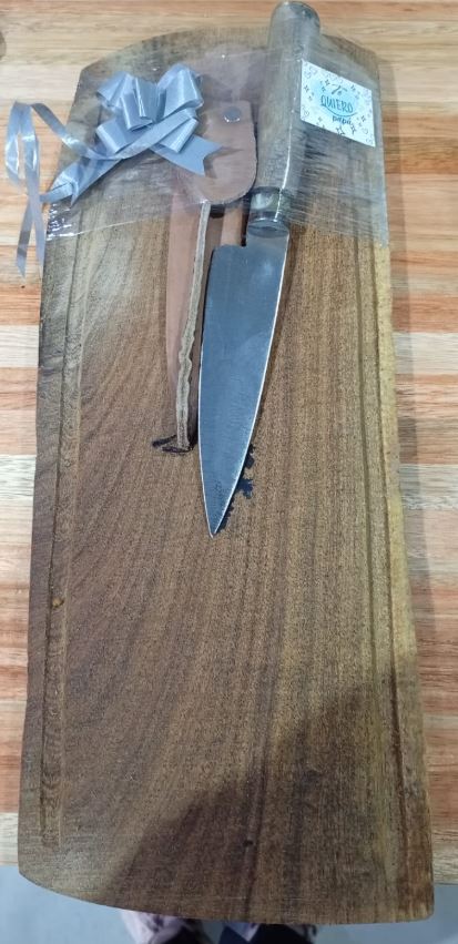 Set Tabla Madera Irregular + Cuchillo Grabado Fútbol