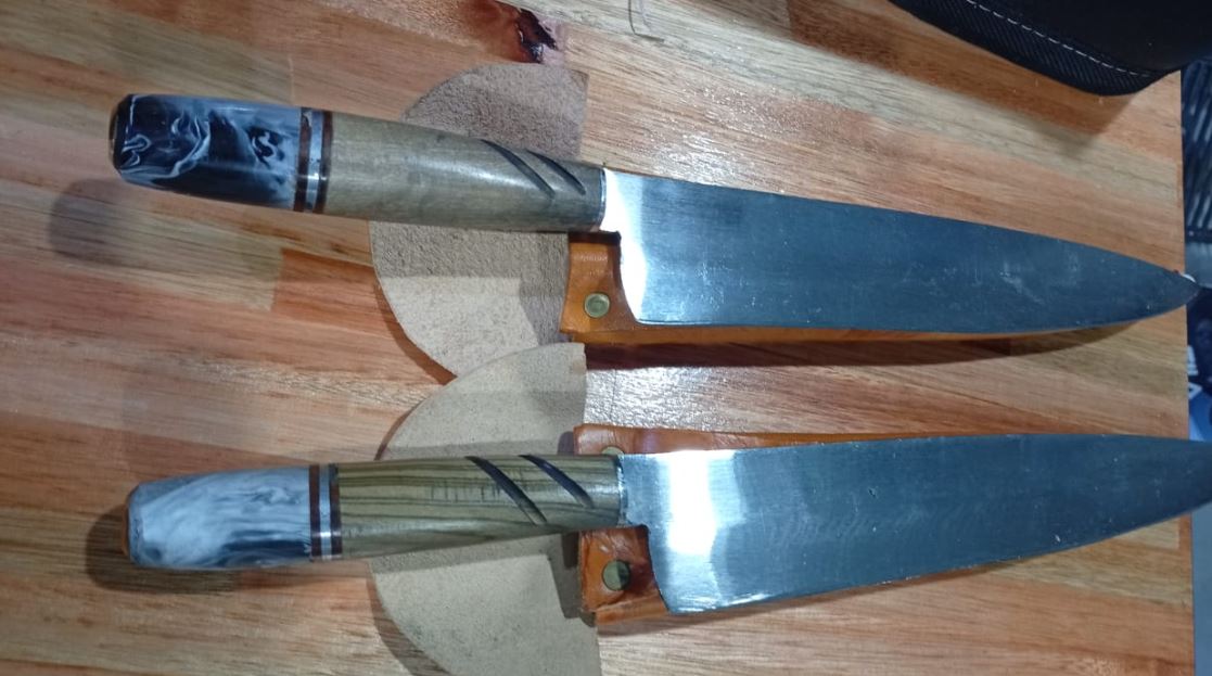 Cuchillo Artesanal Acero Al Carbono Mango Madera 38 cm