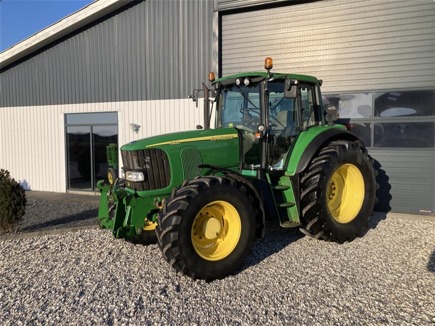 John Deere 6920