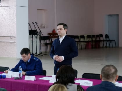 В селе Городище состоялась встреча главы округа Александра Русанова, представителей администрации и прокуратуры с жителями