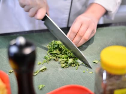 Повар из Перми Владимир Бурдин прошел в финал шоу «Битва шефов» (16+)