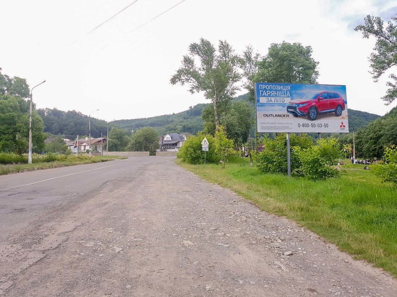 Вижниця - в'їзд на перехресті поруч з Капличкою