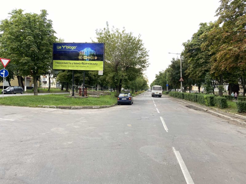 Калуш - Хмельницького вул., з центру