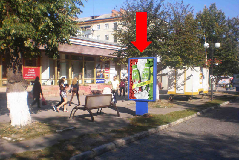 Кам'янець-Подільський - Соборная вул., біля магазину "Соборний"