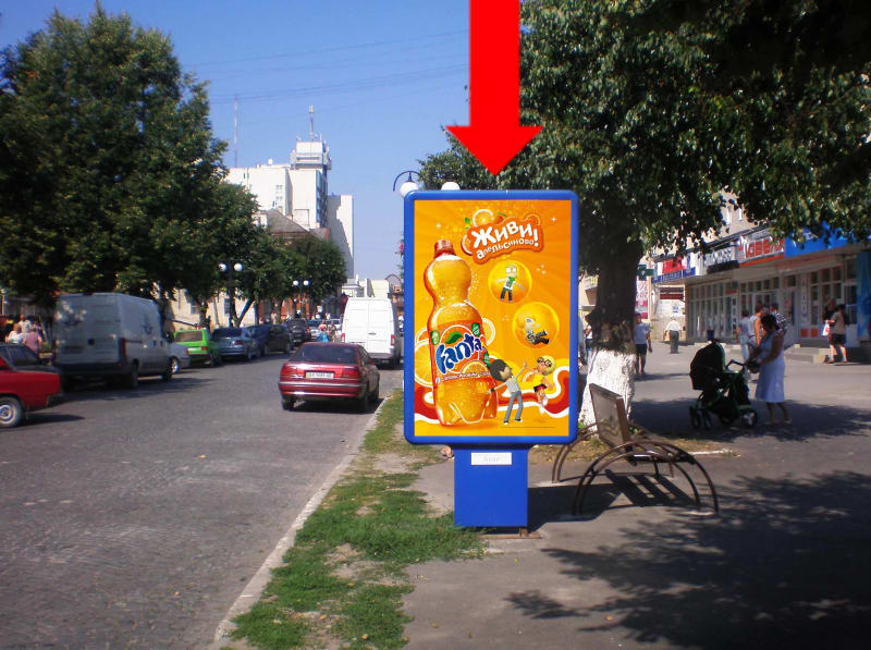 Кам'янець-Подільський - Соборная вул., біля магазину "Соборний"