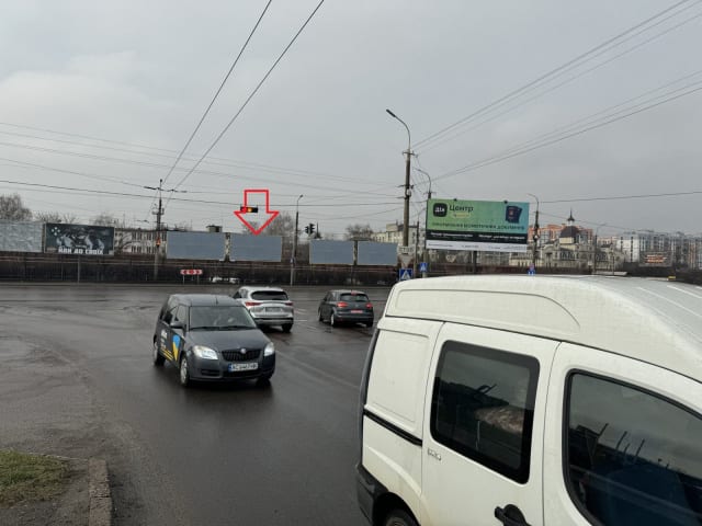 Луцьк - Соборності- перехрестя Карпенка Карого (правий)