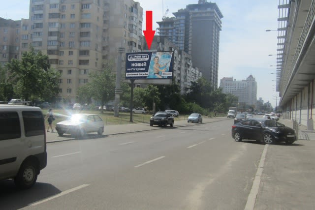 Київ - Оболонський проспект, 30 (ТРЦ "Дрім Таун-2", Спорт Лайф, МакДональдз), в напрямку метро Мінська