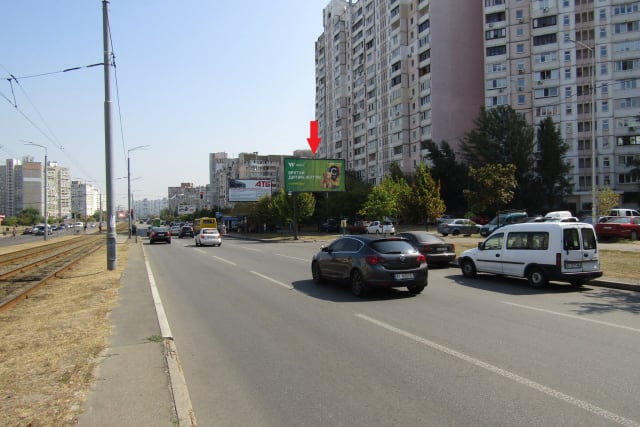 Київ - Ахматової Анни вул., 15 (ПриватБанк, АТБ-маркет, Спорт Лайф), в напрямку Харківське шосе, Драгоманова вул.