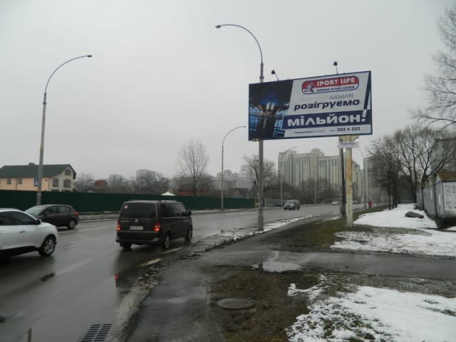 Київ - Луценка Дмитра вул., 1, до. 1 (поворот з вул. Юрія Смолича на вул. Дмитра Луценка), в напрямку центр