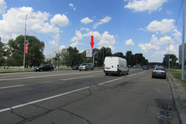 Київ - Ревуцького вул., 13 напроти (громадський пляж, гімназія №290, ресторани "Штандартъ", "Нова Земля"),в напрямку Ревуцького вул.