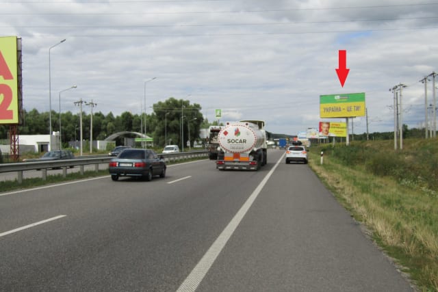 Київ - Новообухівська траса (Дніпровське шосе), в напрямку м. Київ, 1.2км. після ТЦ"Мегамаркет", Садовий центр Сашко,100 м до АЗС ОККО 8 км+700м