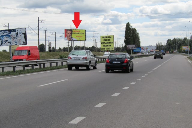 Київ - Новообухівська траса (Дніпровське шосе), в напрямку з м.Київ, 1,2км. перед ТЦ"Мегамаркет", 100м після АЗС ОККО 8км+700м