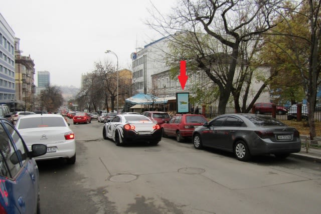 Київ - Ділова (Димитрова) вул., 14 (Сітібанк, Банк Інвестицій Та Заощаджень), в напрямку Велика Васильківська вул.