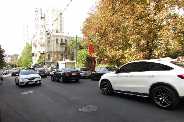 Київ - Гончара О. вул. 46/48, (супермаркет Сільпо), в напрямку пл.Перемоги