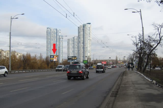 Київ - Соборності (Возз'єднання) просп., (Фора, "ОККО", навпроти МакДональдз), в напрямку Дарницька площа