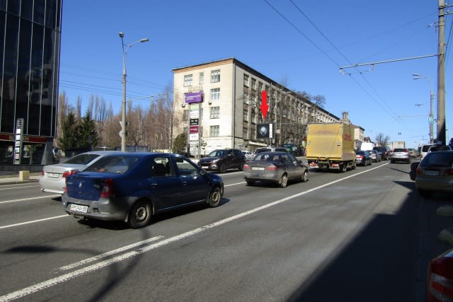 Київ - Вадима Гетьмана, вул, 4, ТЦ Космополіт, в напрямку центру