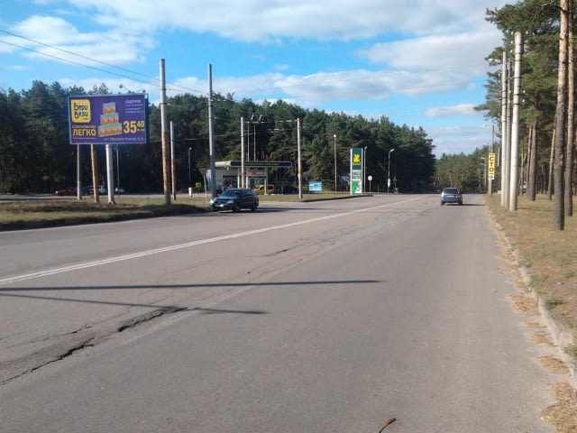 Кропивницький - Короленка вул. (На роздільнику), (100м. До АЗС "ОККО") виїзд з міста в напрямку Черкас