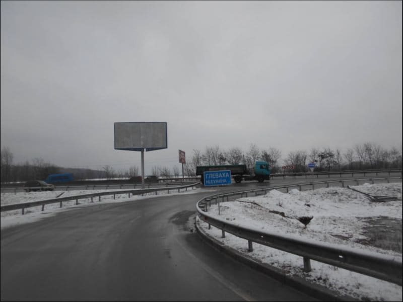 Глеваха - траса М-05 Київ-Одеса, км 26+150 право, біля розв'язка на м. Васильків (Рославичі), виїзд з Василькова на Одеську трасу в бік Умані