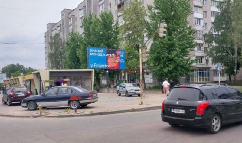 Житомир - Миру просп., 37 (Мікрорайон ДОС, АТБ, аптека "Первоцвіт-Фарм", ПРОДМАРКЕТ "Проспект", ОщадБанк), в напрямку центра міста