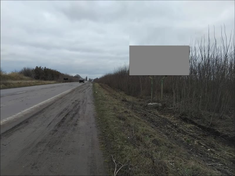 Луцьк (Гірка Полонка) - с.Гірка Полонка (при вїзді в місто Луцьк,  траса Львів-Горохів-Луцьк)  0,5 км від Луцька